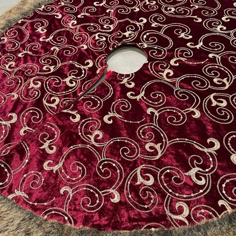 Valery Madelyn Christmas Tree Skirt 48 inch With Gold Scrolling Sequins Fur
